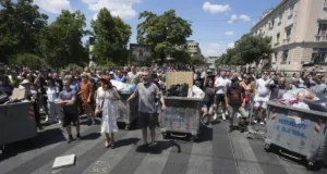 najavljeni-novi-protesti-sirom-srbije:-blokade-raskrsnica,-vecernji-skupovi-podrske-uhapsenima-i-eskalacija-policijskih-mera-–-nedeljnik