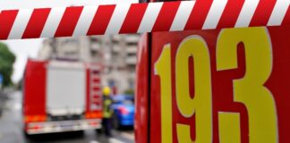 veliki-pozar-bukti-kod-surcina:-crn,-gust-dim-siri-se-njivom