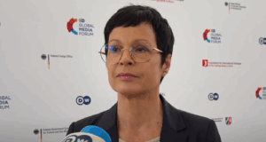 marta-kos-za-dw:-srbija-je-u-veoma-teskoj-situaciji-–-nedeljnik