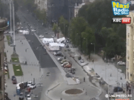 jako-nevreme-srusilo-„zabranjeni-grad“-vucicevih-pristalica-kod-skupstine-srbije-(video)-–-nedeljnik