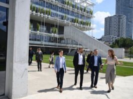 „moj-ponos,-sto-beograd-i-srbija-imaju-nesto-ovakvo“-brnabic-sa-henrahanom-obisla-lozionicu,-centar-kreativnih-industrija-i-inovacija