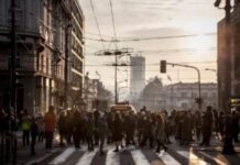 „radnice,-i-ti-imas-zeleno-svetlo“:-poceo-protest-radnika-u-beogradu-–-nedeljnik