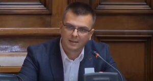 novo-lice-srbije:-gradjani-ce-novac-za-utrosenu-struju-uplacivati-naprednjackoj-ispostavi-–-nedeljnik