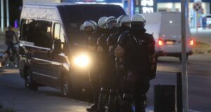nuns-trazi-odgovornost:-krivicna-prijava-protiv-policajaca-zbog-napada-na-novinara-ispred-pravnog-fakulteta-–-nedeljnik