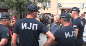 kucni-pritvor-za-branka-jovanovica-i-marka-krejovica-–-mup:-sud-omalovazava-napade-na-policajce-–-nedeljnik