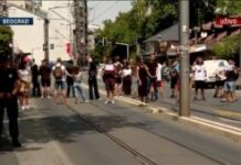 policija-sprecila-studente-viser-a-da-blokiraju-ulicu-i-privela-dve-osobe-zbora-vozdovac-–-nedeljnik