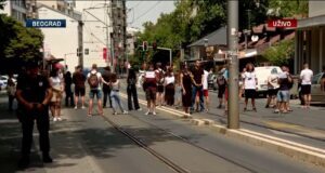 policija-sprecila-studente-viser-a-da-blokiraju-ulicu-i-privela-dve-osobe-zbora-vozdovac-–-nedeljnik