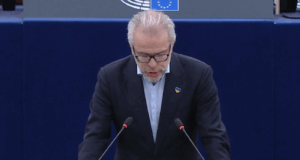 evroposlanik:-eu-je-vucicu-predugo-ostavljala-prostor-da-unistava-demokratiju-u-srbiji,-on-je-kao-piroman-u-vatrogasnoj-brigadi-–-nedeljnik