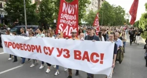pokret-bravo:-„vucic-najvise-miluje-batinase-i-nasilnike“-–-nedeljnik