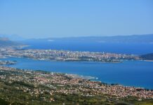 spala-haljina,-bradavice-samo-sto-ne-iskoce:-luna-djogani-ne-moze-da-ukroti-silikone-(foto)