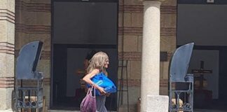 snimljena-kako-ulazi-u-zgradu-pink-televizije:-bebi-dol-bila-hit-“farme”,-sad-ulazi-u-“elitu”!?