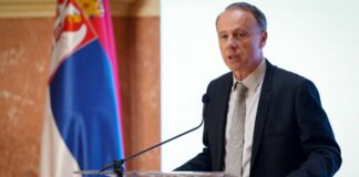 skandal:-englezi-pokazali-ko-upravlja-antisrpskom-revolucijom-(foto)