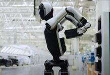 kina-predstavila:-prvi-humanoidni-robot-na-svetu-koji-sam-menja-svoju-bateriju-(video)