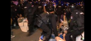 uhapsen-goran-perisic-i-jos-desetak-osoba-nakon-blokade-auto-puta-milos-veliki:-demonstrantima,-navodno,-preti-kazna-od-150.000-dinara-–-nedeljnik