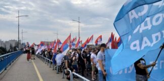 srpski-rodoljubi-novog-sada-krenuli-ka-karlovcima:-peske-na-obelezavanje-dana-secanja-od-progona-i-ubistva-srba-u-zlocinackoj-akciji-oluja