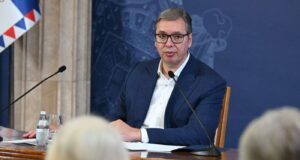 vucic:-„nisam-ni-sekund-razmisljao-o-uvodjenju-vanrednog-stanja“-–-nedeljnik