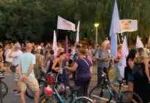 finalni-protest-„pravda-spava,-vi-necete“:-gradjani-se-okupili-ispred-muzeja-jugoslavije-–-nedeljnik
