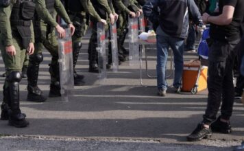 poljski-huligani-divljali-u-centru-beograda!-policija-hapsi-pred-zvezdin-mec-u-kvalifikacijama-za-ligu-sampiona!