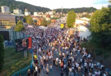 „kostolcanima-u-goste“:-okupljanje-protiv-policijske-brutalnosti-i-hapsenja-–-nedeljnik