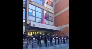 policija-ispred-i-unutar-zgrade-filozofskog-fakulteta-u-ns:-studenti-izneli-zahteve-–-nedeljnik