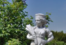 „porodica-zlate-petrovic-je-bleda-kopija-djoganijevih“:-rijaliti-ucesnik-udario-pevacici-na-najmilije