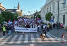 beli-baloni-kao-simbol-mira:-zrenjanin-slozno-protiv-blokada-(video)