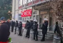 policija-ispred-dif-a-u-novom-sadu:-studenti-tvrde-da-je-dekan-drid-„sa-nepoznatim-licima“-usao-na-fakultet-–-nedeljnik