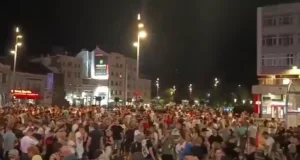 skupovi-podrske-novosadjanima-poceli-u-vise-gradova-u-srbiji-–-nedeljnik
