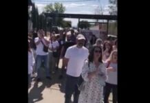 protest-zdravstvenih-radnika-ispred-zatvora-u-novom-sadu-zbog-hapsenja-lekara-i-studentkinje-–-nedeljnik