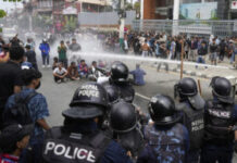 protest-„generacije-z“-u-nepalu:-hiljade-ljudi-na-ulicama,-policija-zapucala-na-demonstrante-–-nedeljnik