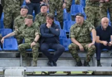 angazovali-privatno-obezbedjenje-da-cuva-vojsku-za-paradu-–-nedeljnik