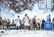 „grobari“-bukvalno-zapalili-tasmajdan:-tokom-meca-partizan-–-paok-reagovali-i-vatrogasci