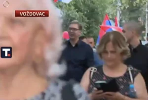 vucic-kaze-da-je-12.500-ljudi-na-skupu-protiv-blokada-na-vozdovcu,-policija-potiskuje-gradjane-iz-zborova-–-nedeljnik