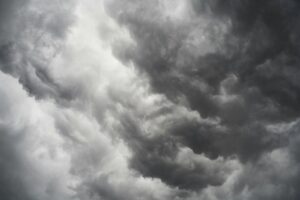 rhmz-upozorava:-olujno-nevreme-sa-gradom-krece-se-ka-beogradu-–-nedeljnik