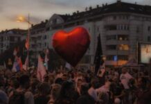 novi-sad:-protest-„slobodo,-tu-smo!“-zavrsen-koncertom,-studenti-porucili-da-kampus-ostaje-slobodan-–-nedeljnik
