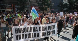 9-svedocenja-o-policijskoj-brutalnosti-u-garazi-vlade:-kako-je-mup-pretio,-pljuvao-i-pretio-silovanjem-studentima-–-nedeljnik