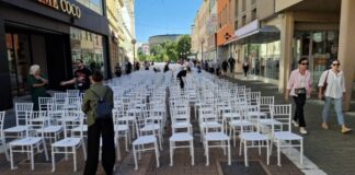 za-nestale-1.616-belih-stolica:-u-banjaluci-obelezen-dan-nestalih-i-poginulih-u-odbrambeno-otadzbinskom-ratu