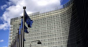 eu-demantuje-rusiju:-ne-podsticemo-proteste,-srbija-mora-da-se-bori-protiv-dezinformacija-–-nedeljnik