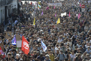 masovni-protesti-u-francuskoj:-stotine-hiljada-ljudi-trazi-ukidanje-mera-stednje-–-nedeljnik