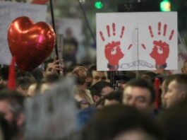 zavrsen-protest-u-beogradu,-studenti-ispred-palate-pravde-porucili:-„vlast-nudi-razgovor,-a-doceka-nas-pendrek“-–-nedeljnik