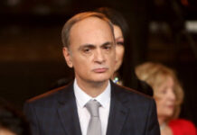 upucao-bi-se-da-ima-brkove-kao-aca-ilic-–-reper-isprozivao-pevaca