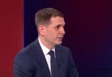 vucic-nece-pasti-bez-glasova-desnice:-milos-jovanovic-o-borbi-protiv-rezima-–-nedeljnik