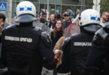 nuns-ostro-osudio-policiju:-priveden-reporter-uprkos-legitimaciji,-obrisan-mu-materijal-tokom-zadrzavanja-–-nedeljnik