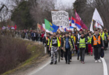 godisnjica-pada-nadstresnice:-studenti-iz-beograda-pesace-do-novog-sada-–-nedeljnik