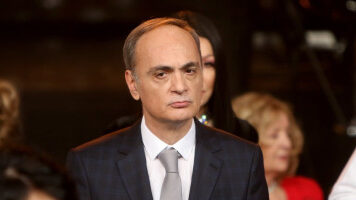 pregazilo-ga-vreme-–-pevacica-udarila-na-acu-ilica