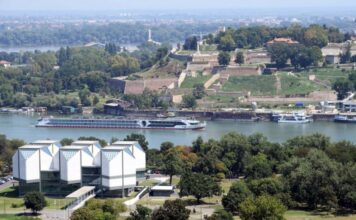 vreme-danas:-smena-oblaka-i-sunca,-ponegde-slaba-kisa,-do-20-stepeni