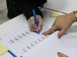 studenti-u-blokadi-i-pristalice-vlasti-danas-organizuju-skupove-podrske-srbima-uoci-izbora-na-kim-–-nedeljnik