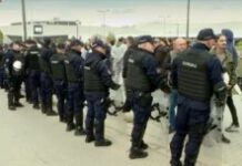kordon-policije-u-kragujevcu-razdvaja-okupljene-gradjane-i-pristalice-sns-a-–-nedeljnik
