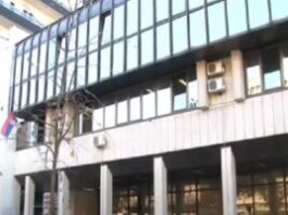 protest-podrske-uhapsenim-novosadjanima-danas-ispred-prekrsajnog-suda-–-nedeljnik