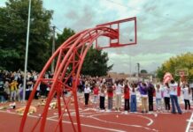 otvoren-renovirani-kosarkaski-teren:-sportski-objekat-i-memorijalni-turnir-u-cast-anje-radonjic-(foto)
